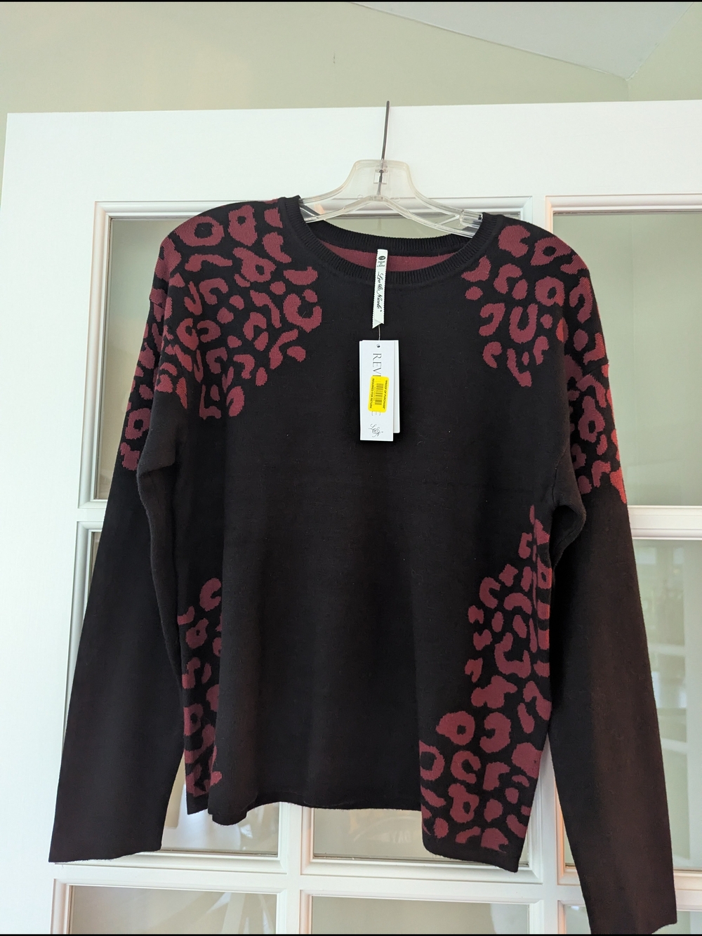 NWT Leo And Nicole Black Sweater with Burgundy Leopard Accent Womens Med Petite
